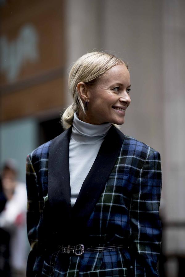 Lo pone la blazer de tartán, uno de los  estampados de la temporada.