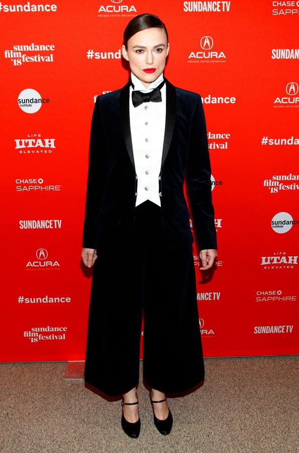 Pero esto del traje masculino reinventado en la alfombra roja ya llevábamos unos meses imaginando que se convertiría tendencia después de ver este 'lookazo' de Chanel que lució Keira Knightley en el Festival de Sundance el pasado mes de enero.