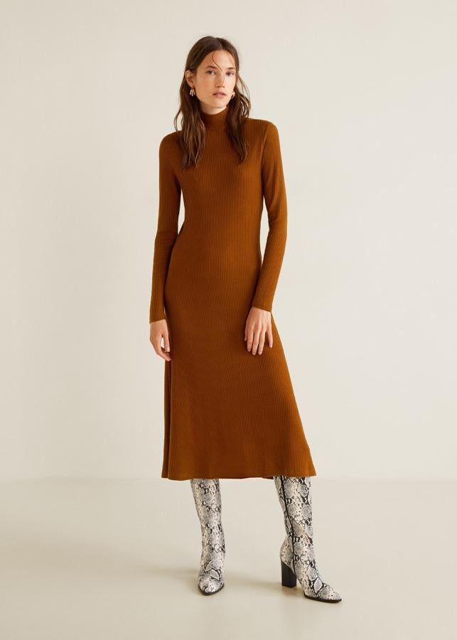 Este vestido midi de canalé de Mango tiene el color del chocolate con avellanas... ¡pero chocolate al fin y al cabo! Sienta de maravilla, y cuesta 25.99 euros.
