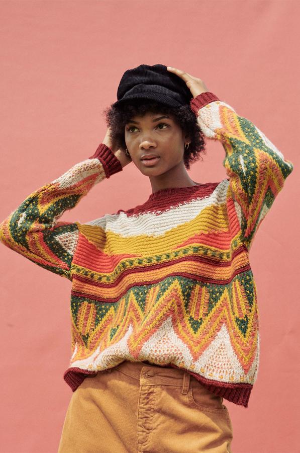 Prendas de punto en tonos marrón tabaco, naranja oscuro y rojo fuego son ideales para el otoño. Gorra 6 euros, jersey 20 euros, falda pantalón 17euros.