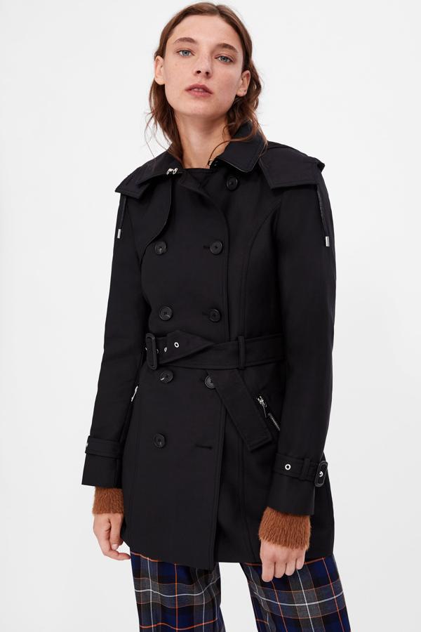 En negro, corta, de Zara (69,95 euros).