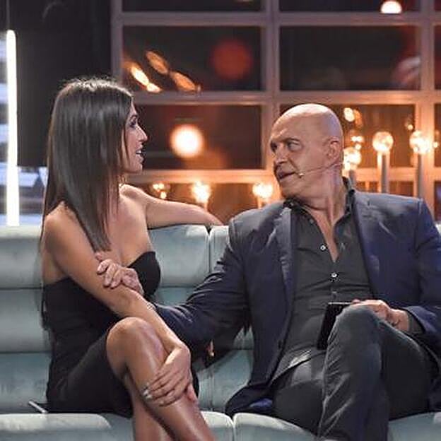 Kiko Matamoros y Sofía Suescun en el plató de 'GH VIP 6'.