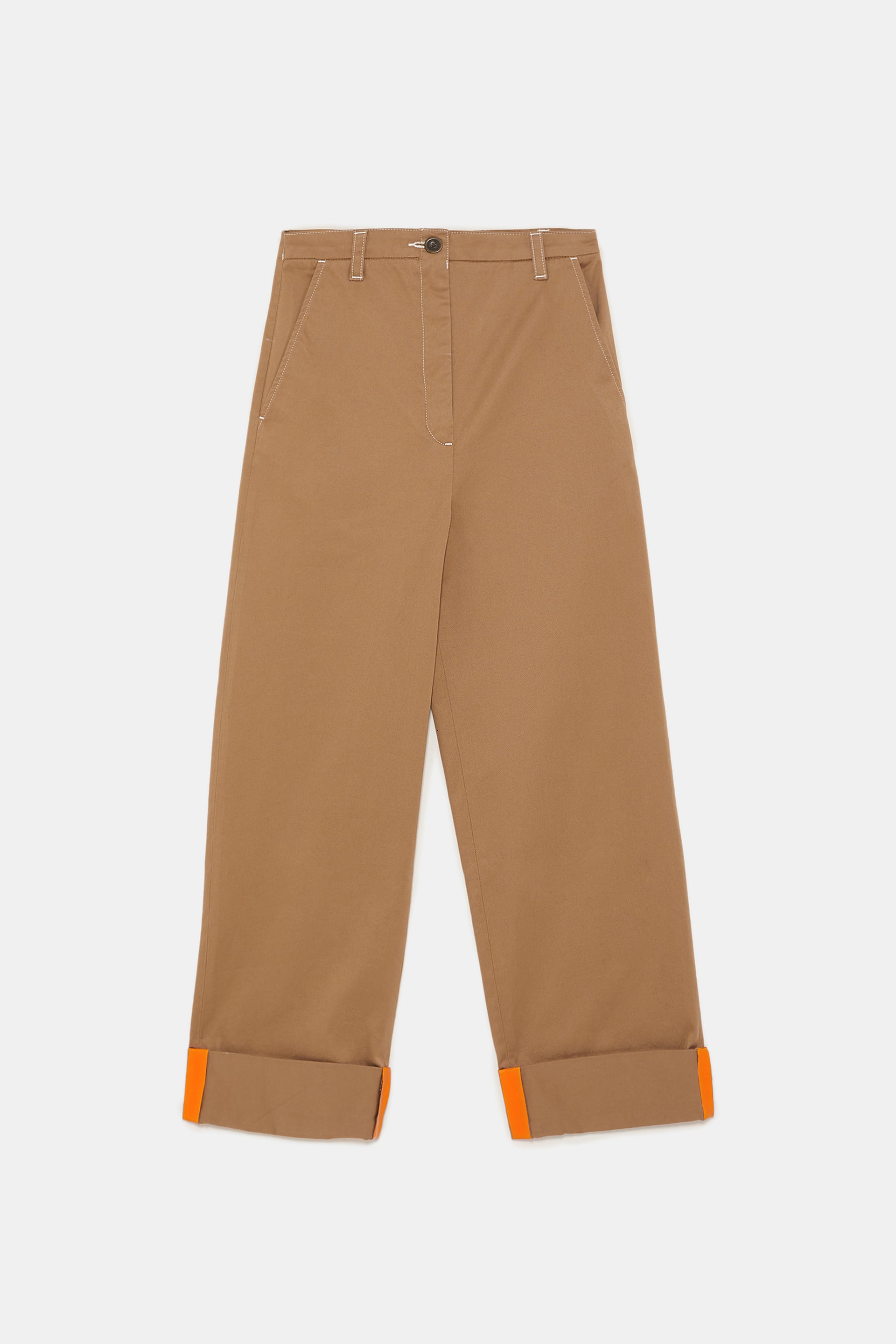 Pantalón de color camal y talle alto de Zara: 39,95 euros.