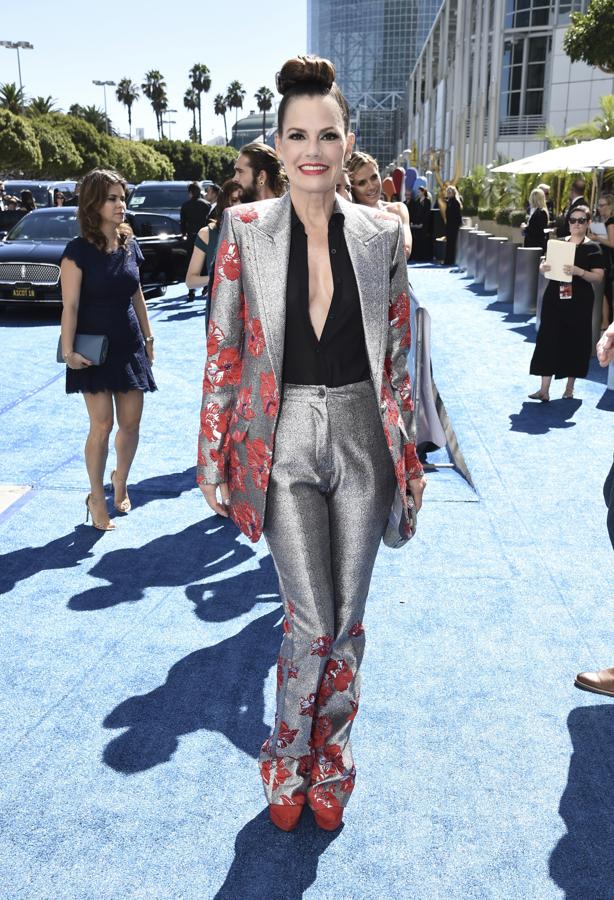 Y por último, cierra la lista Suzanne Cryer, que parecía sacada del 'Studio 54' con su look, pero en versión trasnochada y nada favorecida...