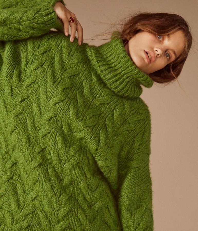 En versión maxi, de punto grueso, con efecto de ochos, en colores llenos de luz... Este otoño invierno, que no falte un jersey calentito en tu armario. O dos, o tres...