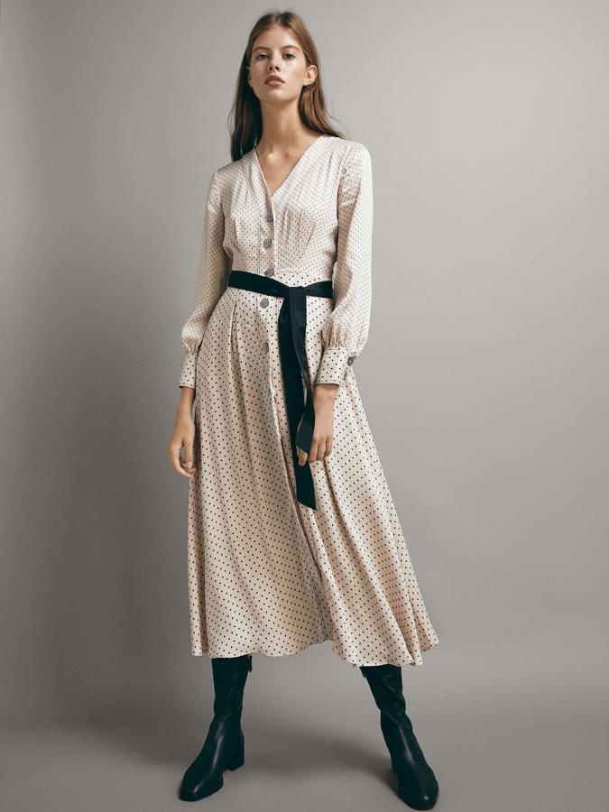 on diferentes tamalños de lunares, el estampado preferido de la Reina  últimamente  (99,95 euros).