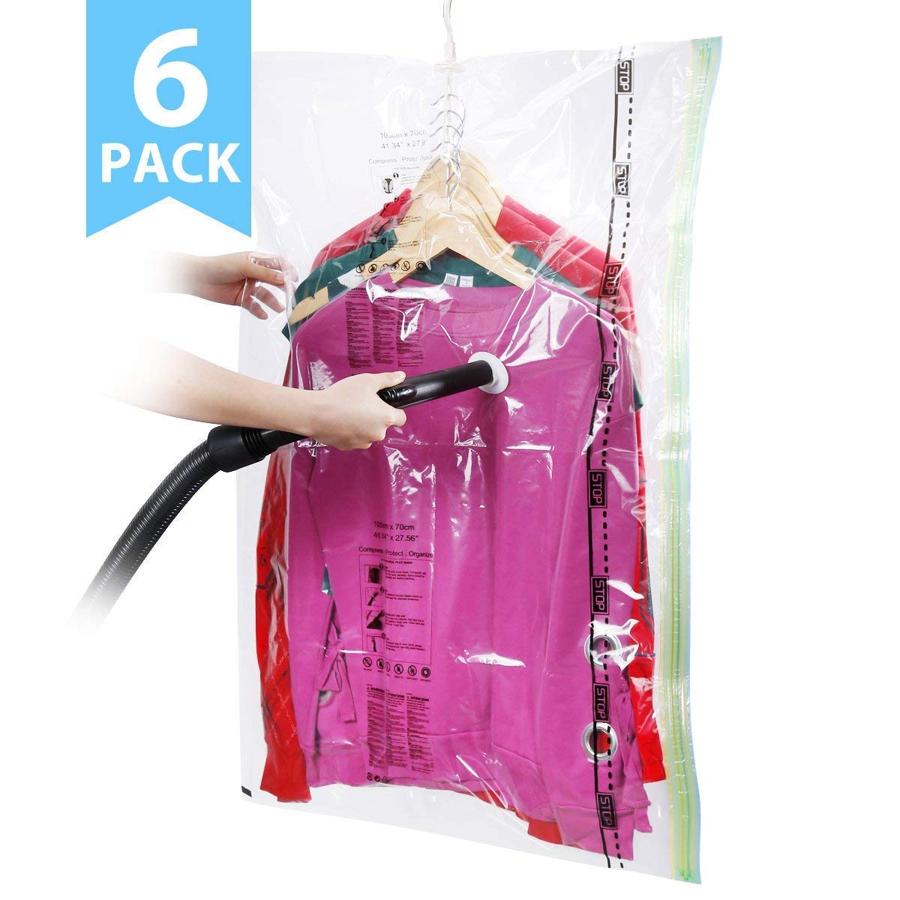 Estamos a punto de guardar la ropa de verano y desempolvar la de invierno. ¿Qué hacer con esas faldas, blusas y vestidos que ya no vamos a poder usar? Olvídate de tenerla amontonada ocupando espacio, que necesitas, en tu armario. Las bolsas de ropa al vacío son una excelente opción para guardarla, y que quede limpia y ordenada hasta el siguiente verano. Precio: 24,99 euros.