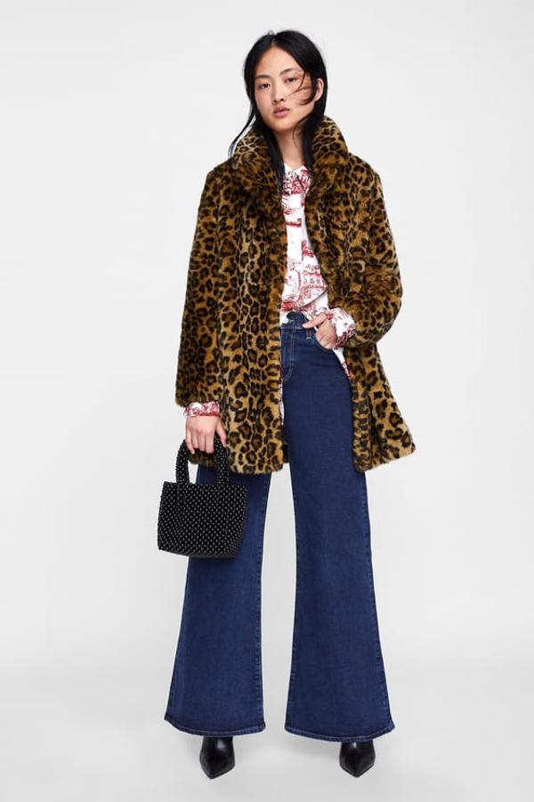 Jeans 'hi rise' de campana, 29,95 euros.