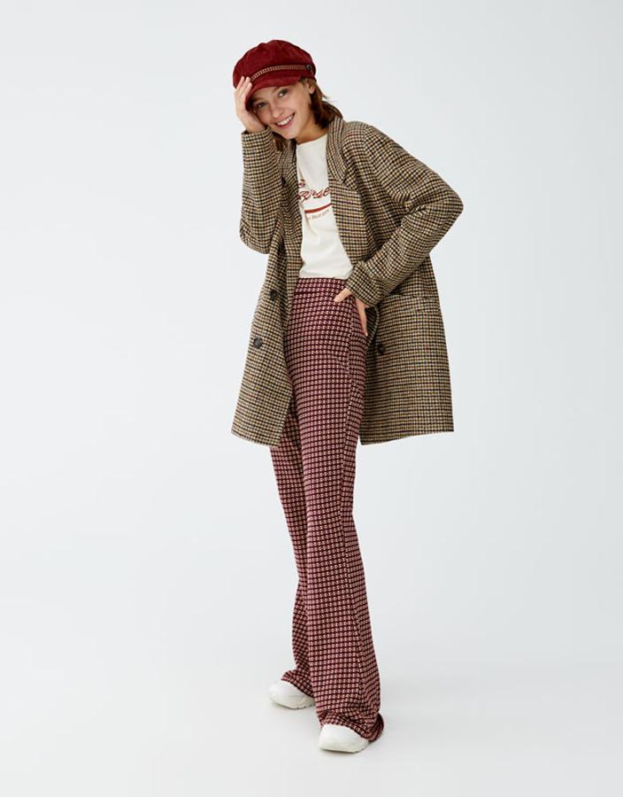 Pantalón jacquard de campana, 19,99 euros.