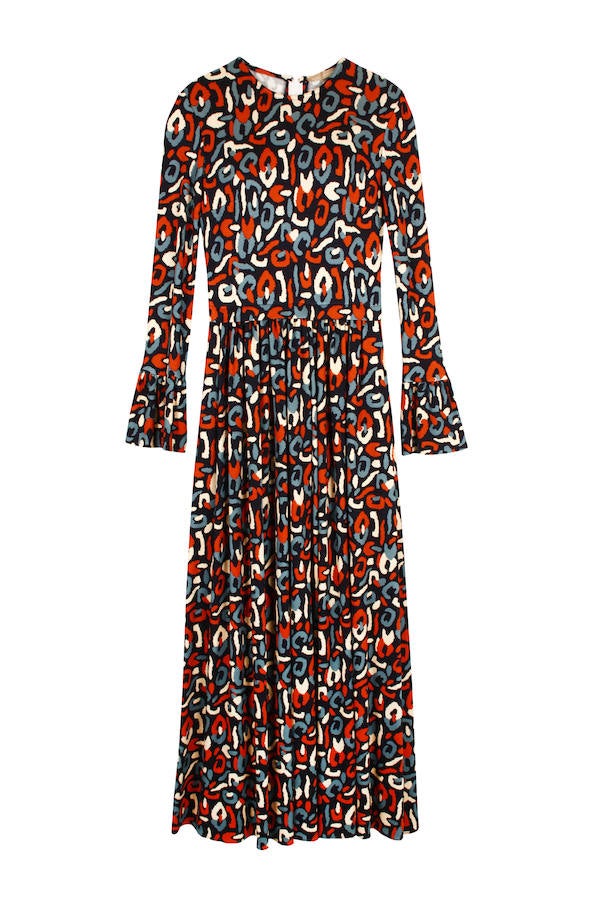 En versión maxi y con un estampado lleno de color, súper favorecedor. Precio: 199.90 euros.