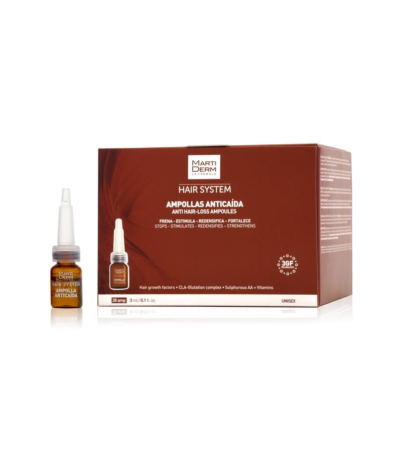 Su fórmula contiene el complejo HGF, que cuenta con tres factores de crecimiento para frenar la caída del cabello crónica y estacional. Su textura ligera sin alérgenos ni parebenos, aporta densidad y brillo al cabello, dejándolo suave y manejable.  Ampollas Anticaída Hair System de MartiDerm  (39,95 €/14 u).