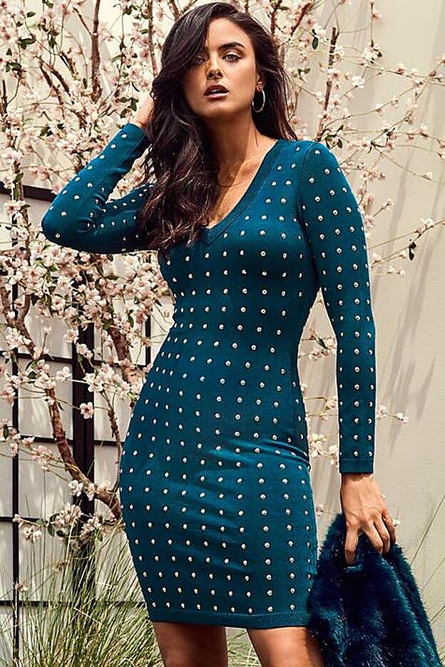 Vestido marciano con tachas, 259 euros.