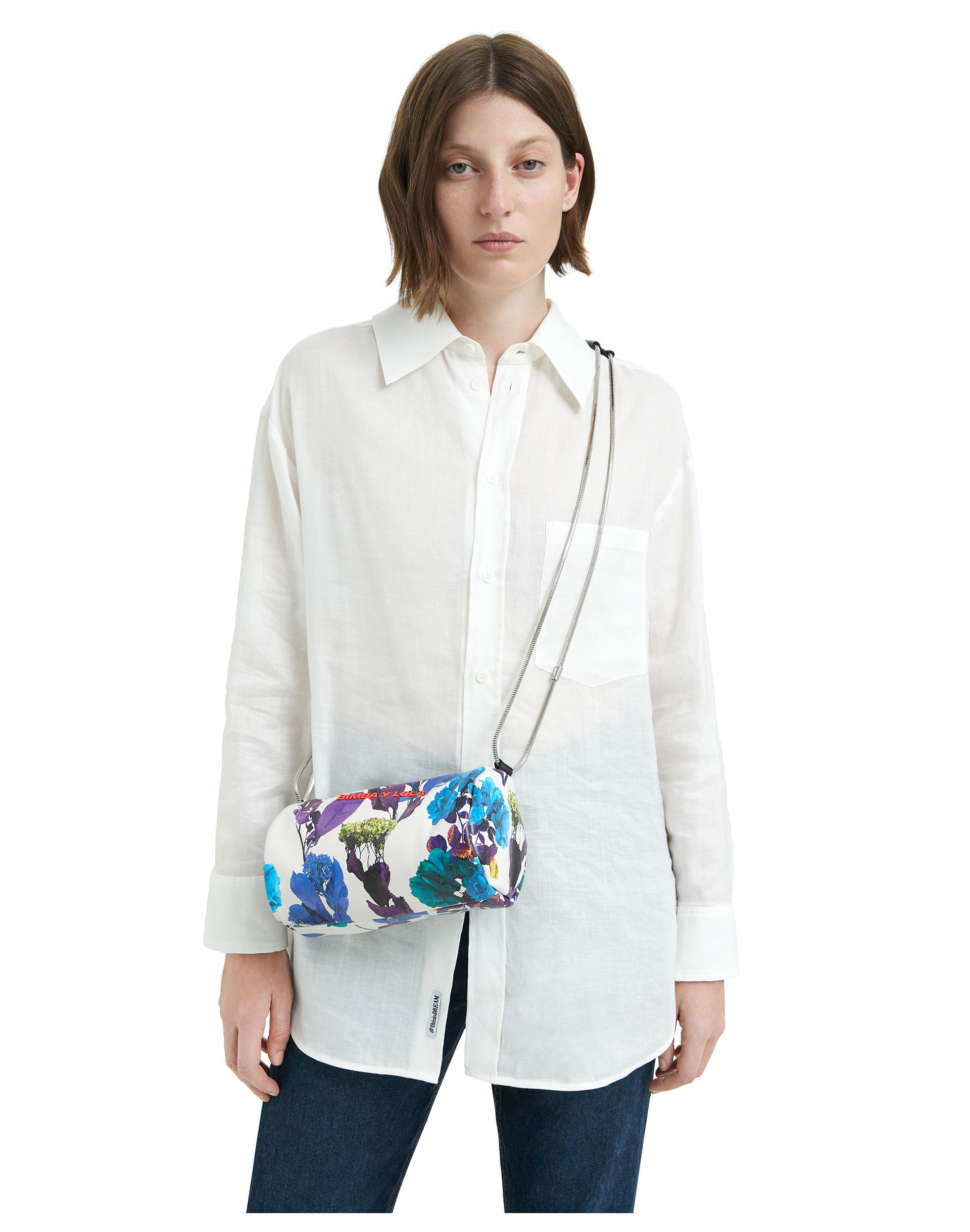 Bolso bandolera con estampado floral de timba y Lola: 115 euros.