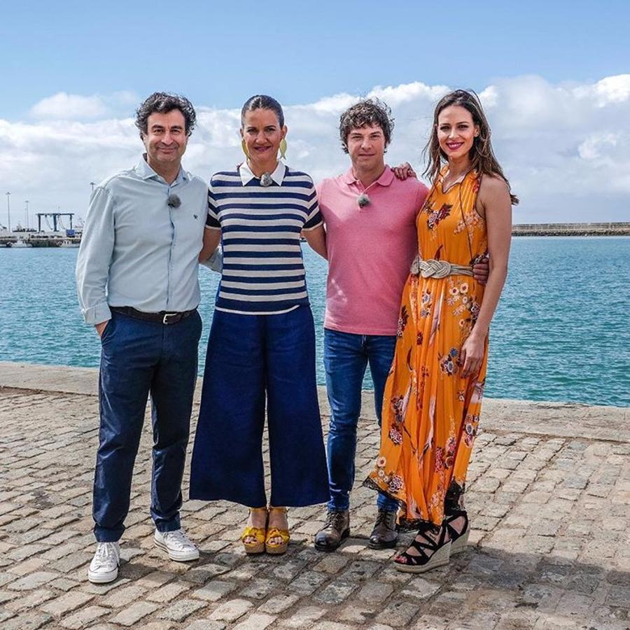Los jueces de MasterChef Celebrity viajaron en el tercer capítulo de esta edición hasta Cádiz, donde pudimos ver a Eva González con un favorecedor vestido naranja estampado que es pura inspiración.