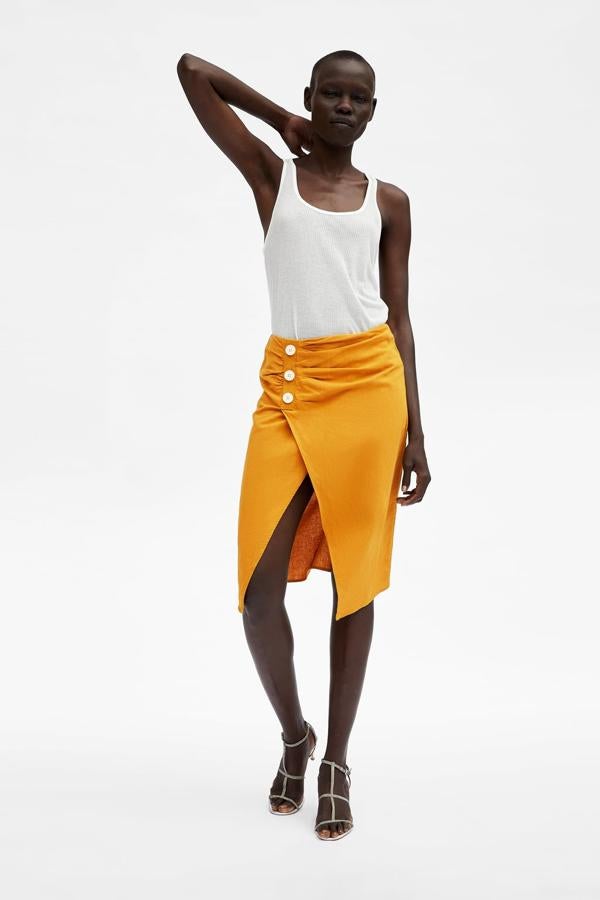 Falda de lino amarilla: 19,95 euros.