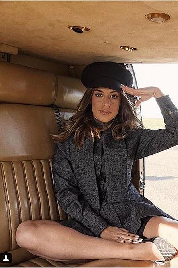 Dulceida se fotografiaba así en el interior del helicóptero que la llevó al desfile de Dior.