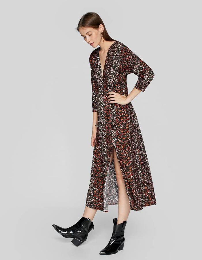 Vestido con estampado floral y abertura, 25,99 euros.