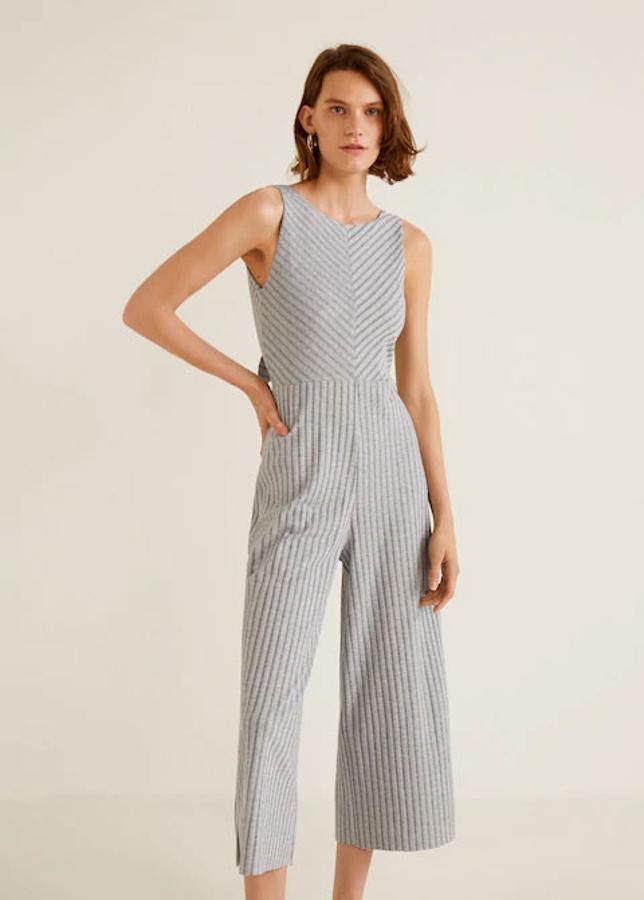 Mono de punto canalé en color gris, 29,99 euros.