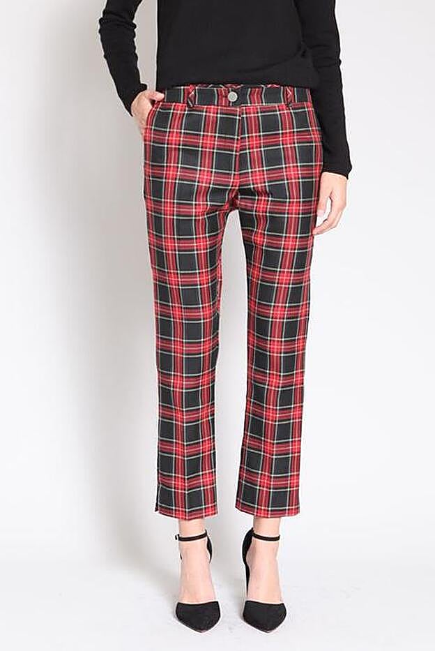 Pantalón estampado de cuadros tartán, 25,99 euros.