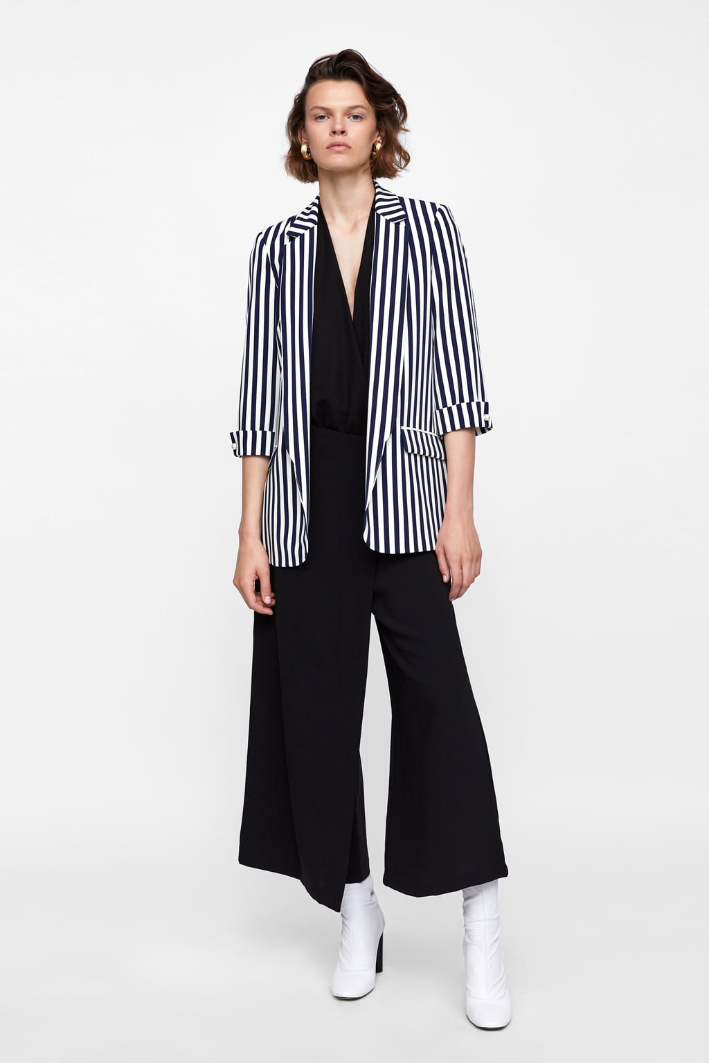 Blazer de rayas verticales de Zara: 19,99 euros.