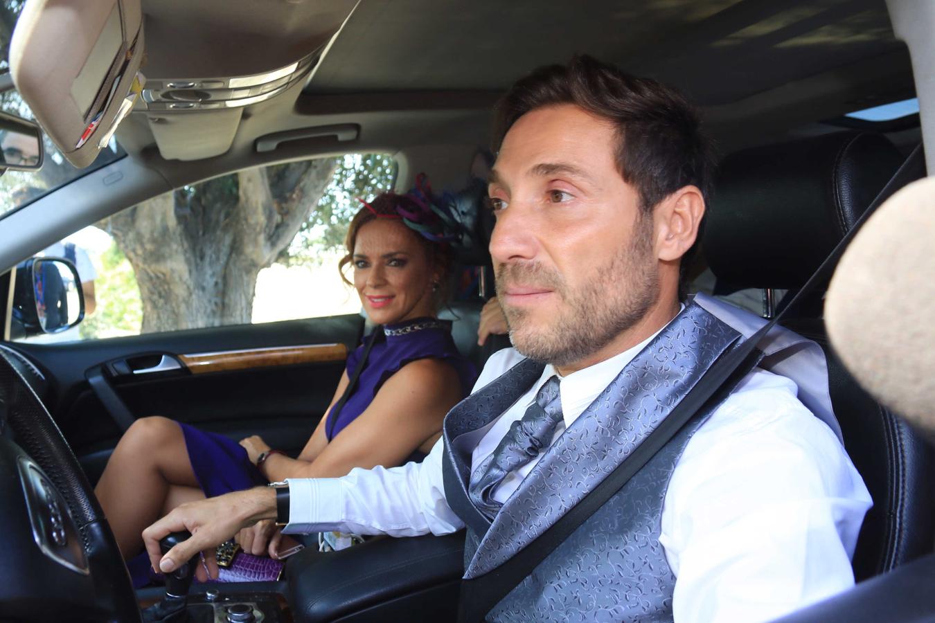 Antonio David Flores acudió a la boda en compañía de su mujer, Olga y sus dos hijos menores, David y Lola. "Es un día muy especial para ellos y queríamos compartirlo. Es un día en familia, muy bonito", afirmó a los periodistas.