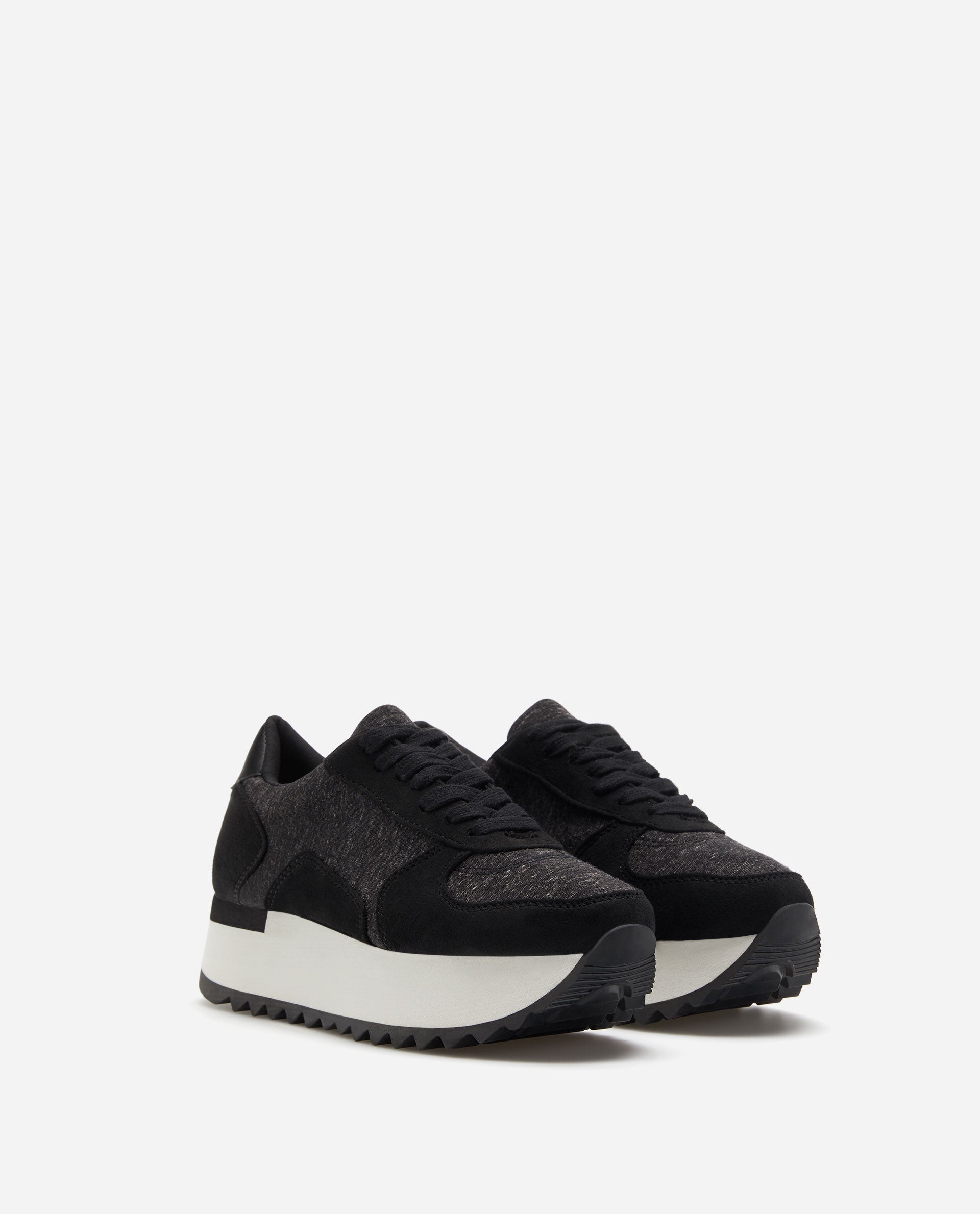 Deportivas de calle con plataforma de Lefties: 24 euros.