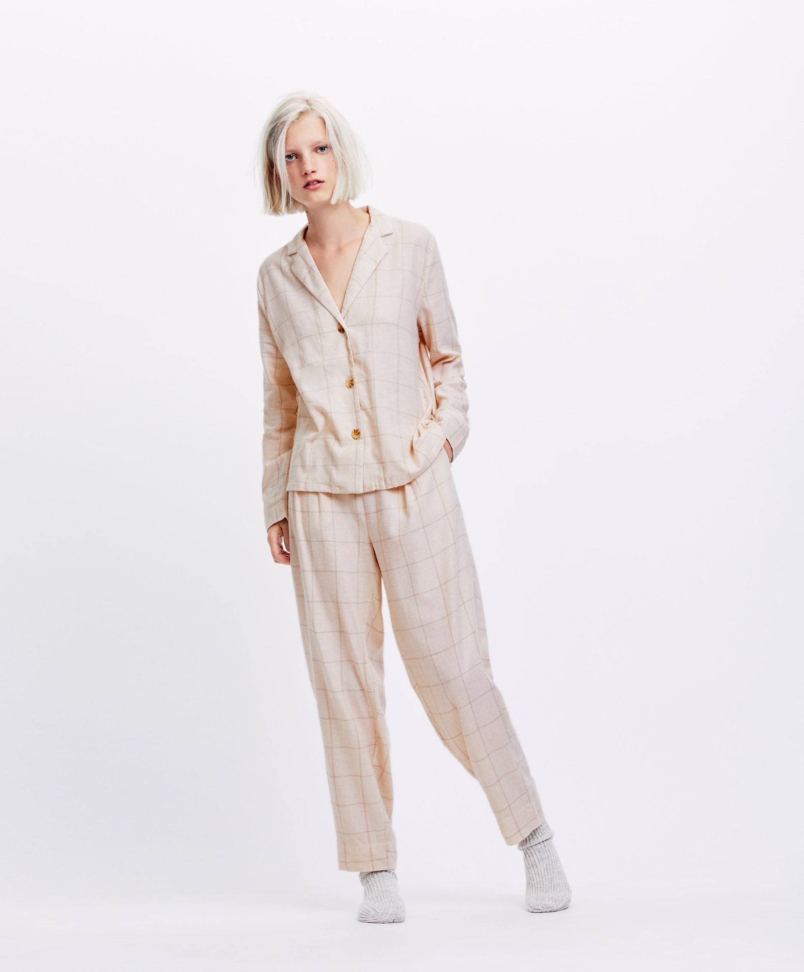 Pijama de cuadros de Oysho: 41 euros.