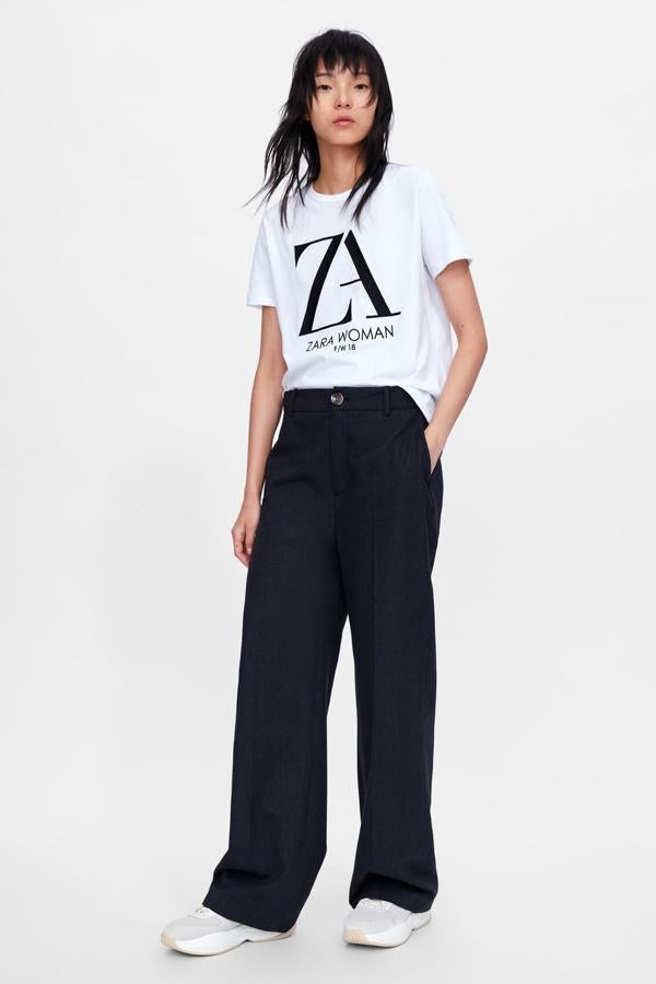 Es probable que te confundan con una dependienta de la tienda de Zara, pero oye, esta camiseta solo cuesta 12.95 euros...