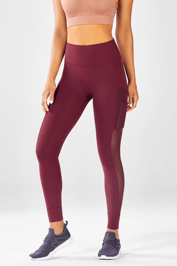 Leggings de tiro alto, con perforaciones para facilitar la transpiración durante el ejercicio, 21,98 euros.