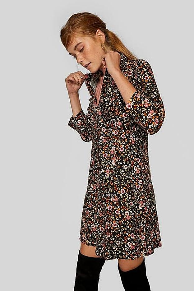 Vestido de Stradivarius (19,99 euros).