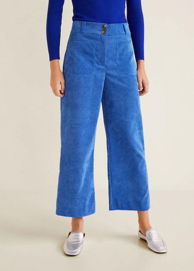 Pantalón recto de micropana en color azul, 35,99 euros.