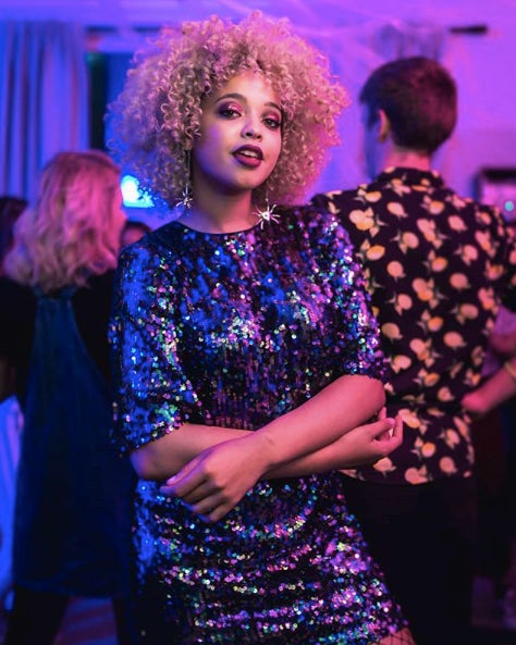 De todas es sabido que un vestido de lentejuelas es obligatorio en nuestro armario. ¡Y en navidad más todavia!