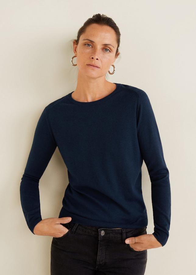Si no puedes llegar al cashmere, existen opciones en algodón más que dignas. Este jersey de Mango de algodón fino (15,99 euros) quizá no te dure tantas temporadas, pero mientras lo haga resulta tan efectivo como todos los anteriores.