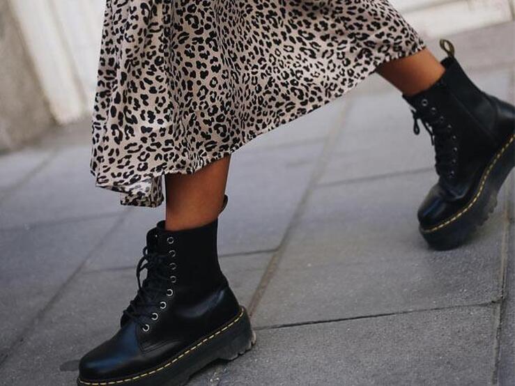 Fotos: 20 faldas y vestidos para llevar con las botas de moda del otoño