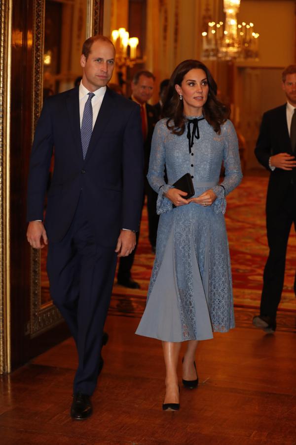 Uno de nuestros vestidos favoritos de Kate Middleton es este diseño de inspiración retro de Temperley London.