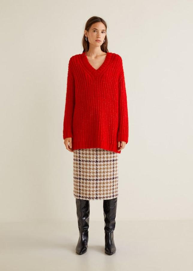 Falda tipo lápiz con estampado de pata de gallo en color beige, 49,99 euros.