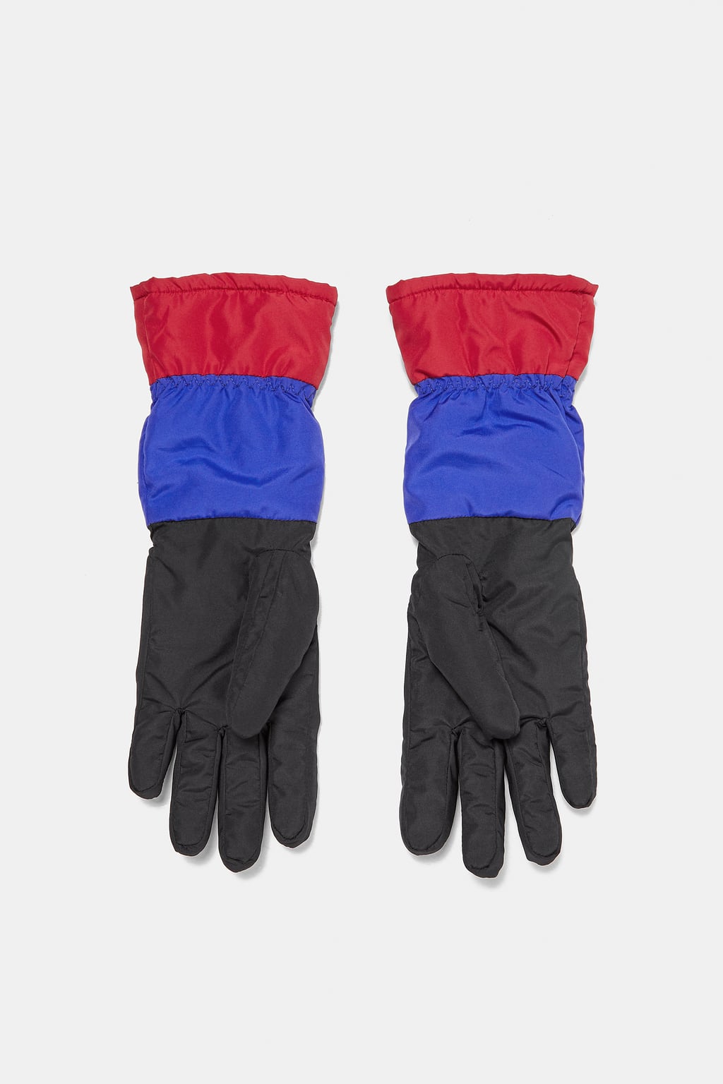 Guante acolchado de Zara: 17,95 euros.