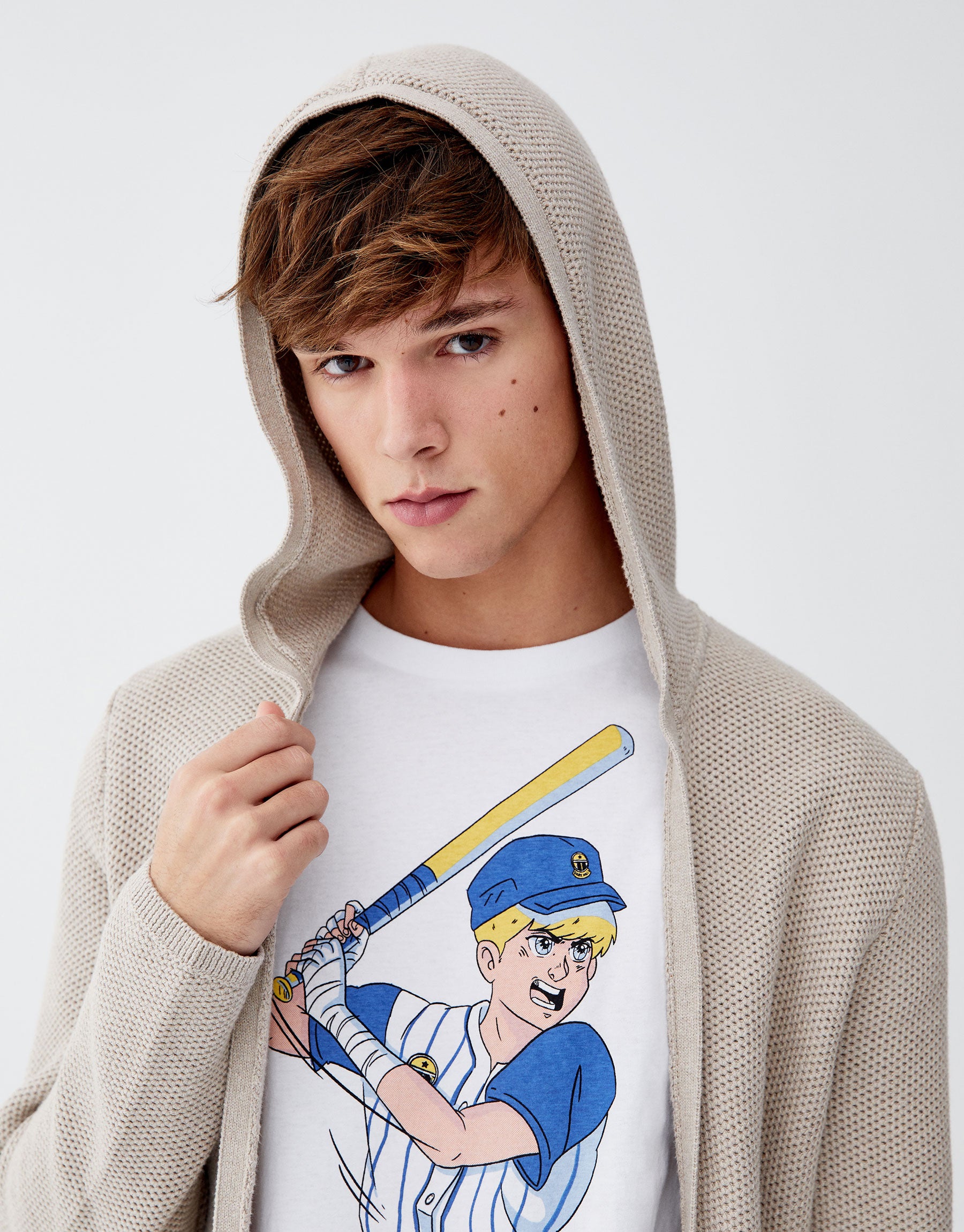 Chaqueta con capucha de punto: 25,99 euros en Pull & Bear.