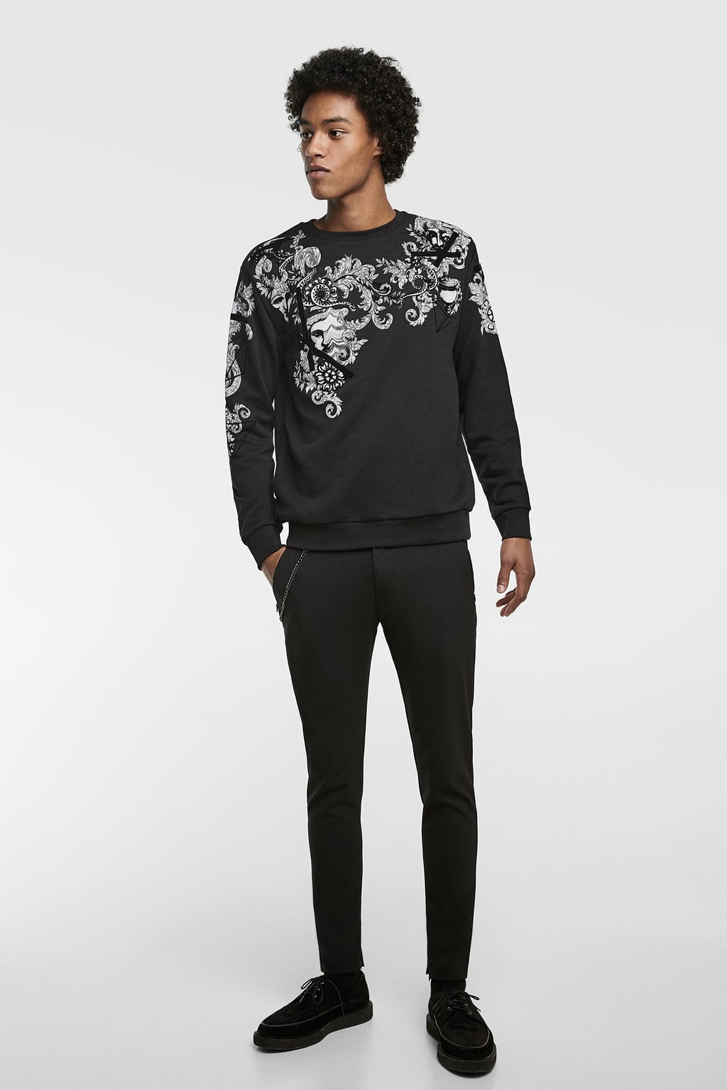 Sudadera con estampado de textura de Zara: 29,95 euros.