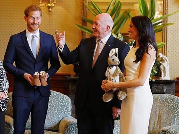 Harry y Meghan recibían los primeros regalos para su futuro hijo.