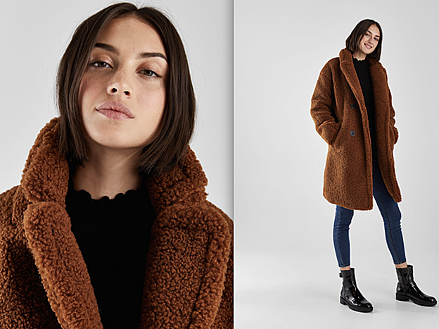 Abrigo de Bershka (49,99 euros).