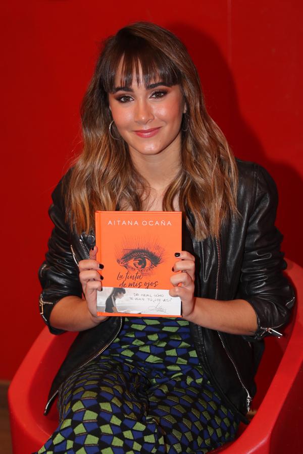 Aitana Ocaña  ha presentado en Madrid 'La tinta de mis ojos' , su primer libro, y allí nos ha dejado ver lo bien que le sienta  su nuevo corte de pelo .