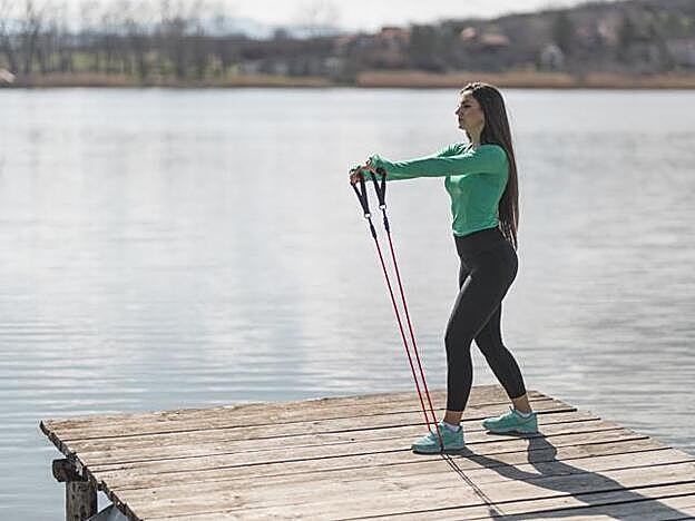 Este ejercicio podrás realizarlo con ambos pies o con uno solo.