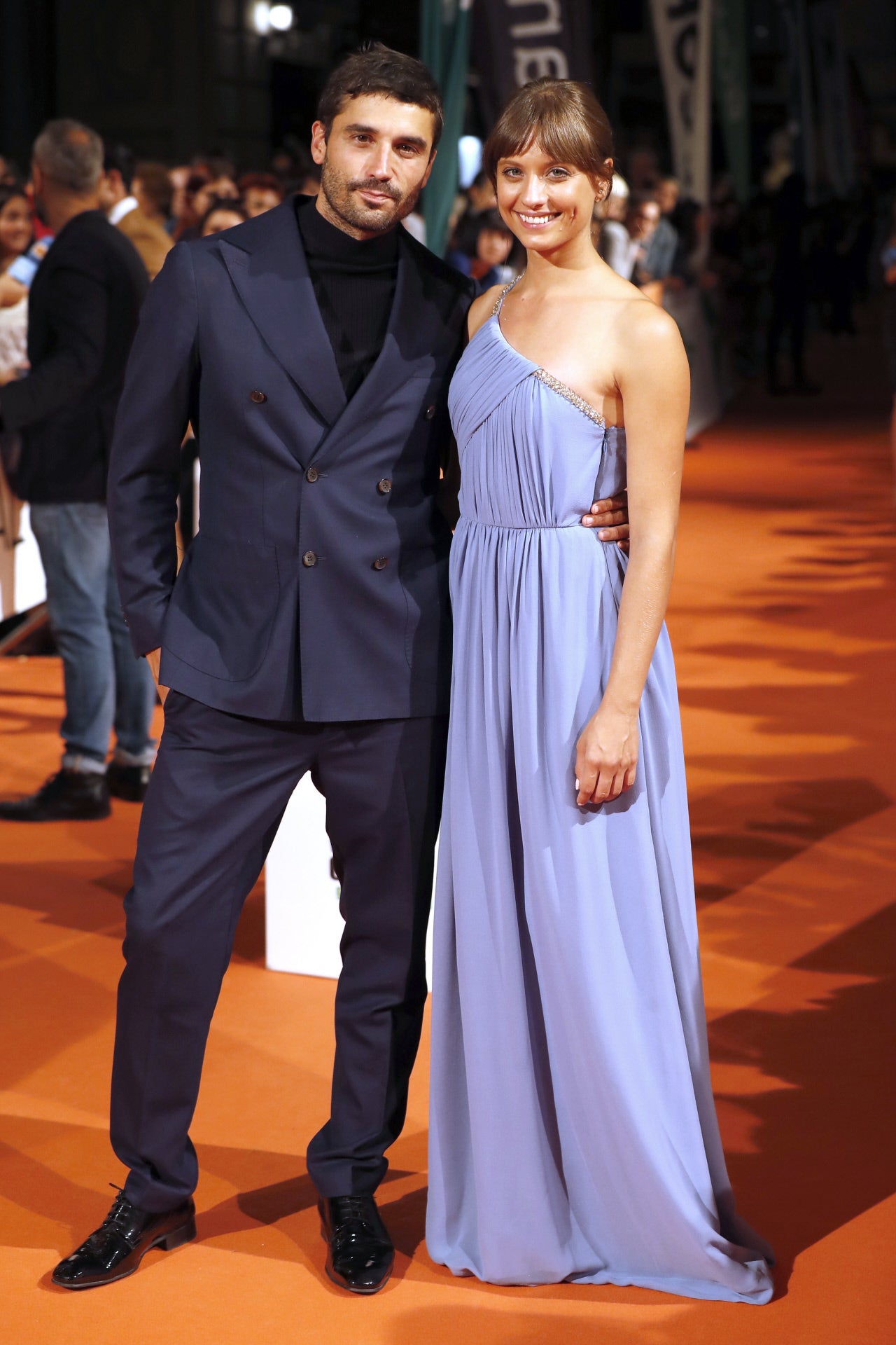 Lo cierto es que durante la presentación de la serie "El Continental" en la  10º edición FesTVal de Vitoria  no sospechamos nada porque su vestido de inspiración griega de Lanvin es muy de su estilo, pero...