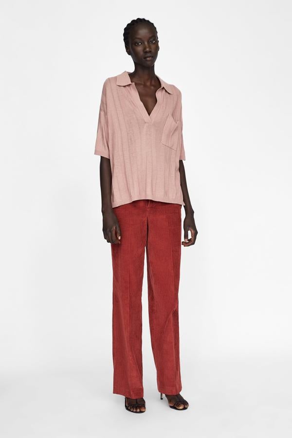 Camiseta tipo polo, de Zara (25,95 euros).