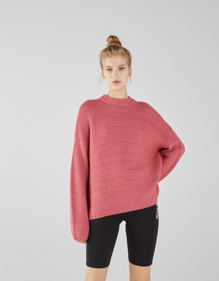 Jersey de opunto oversize, de Bershka (17,99 euros).