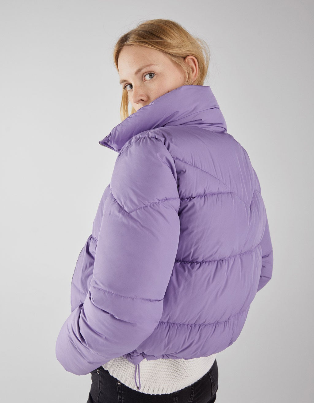 Cazadora puf de Berhska, disponible en más colores: 29,95 euros.