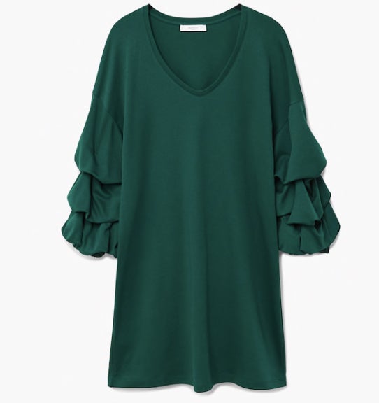 Vestido con manga abollonada de Mango Outlet, disponible en más colores: 17,99 euros.