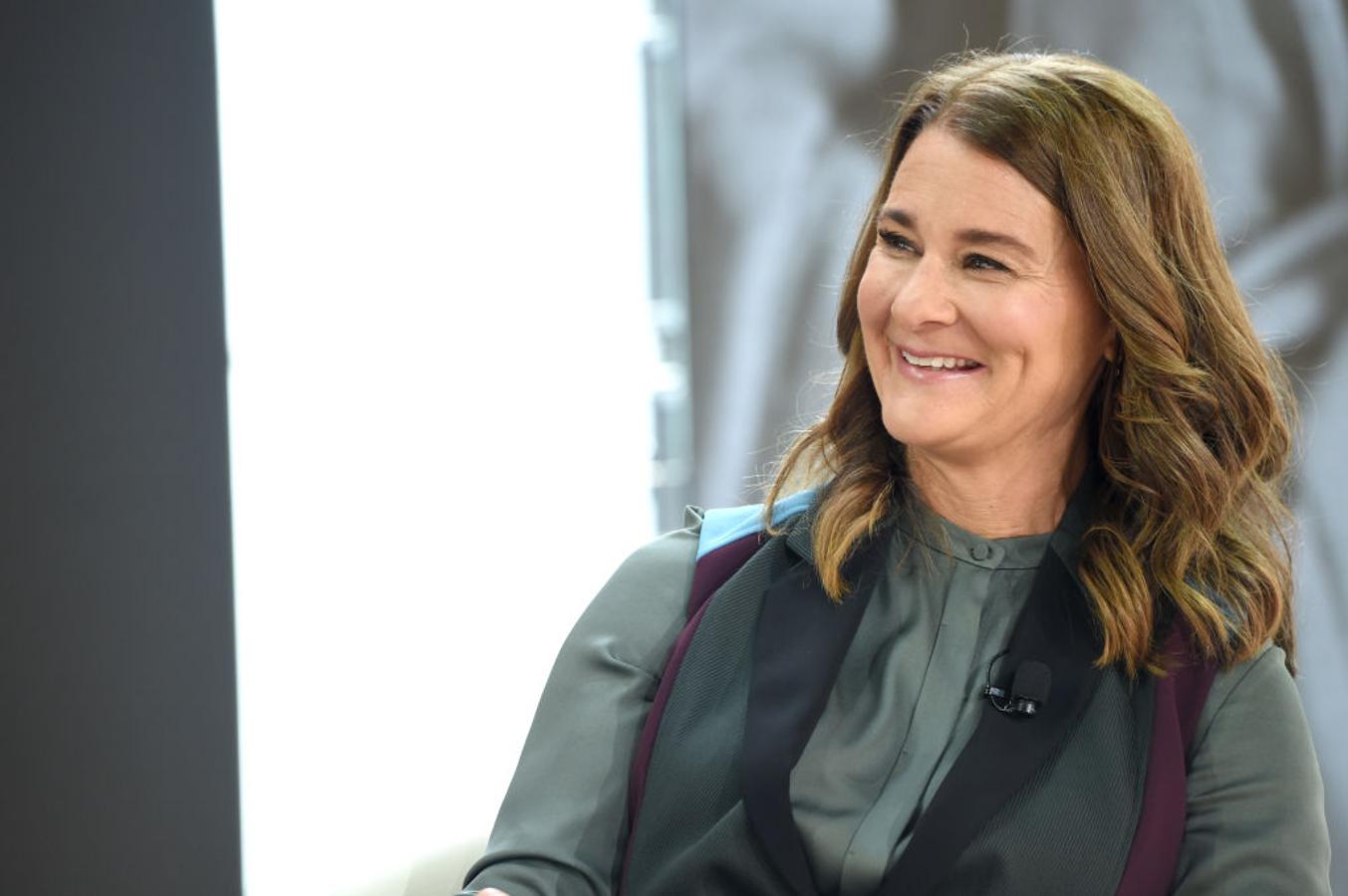 Melinda Gates es la mujer de Bill Gates, pero está en esta lista porque es una de las mujeres influyentes que, gracias a su fundación Bill y Melinda Gates, apoya fervientemente la lucha contra la diferenciación de trato entre hombres y mujeres y la disparidad de oportunidades entre estos en la industria tecnológica.