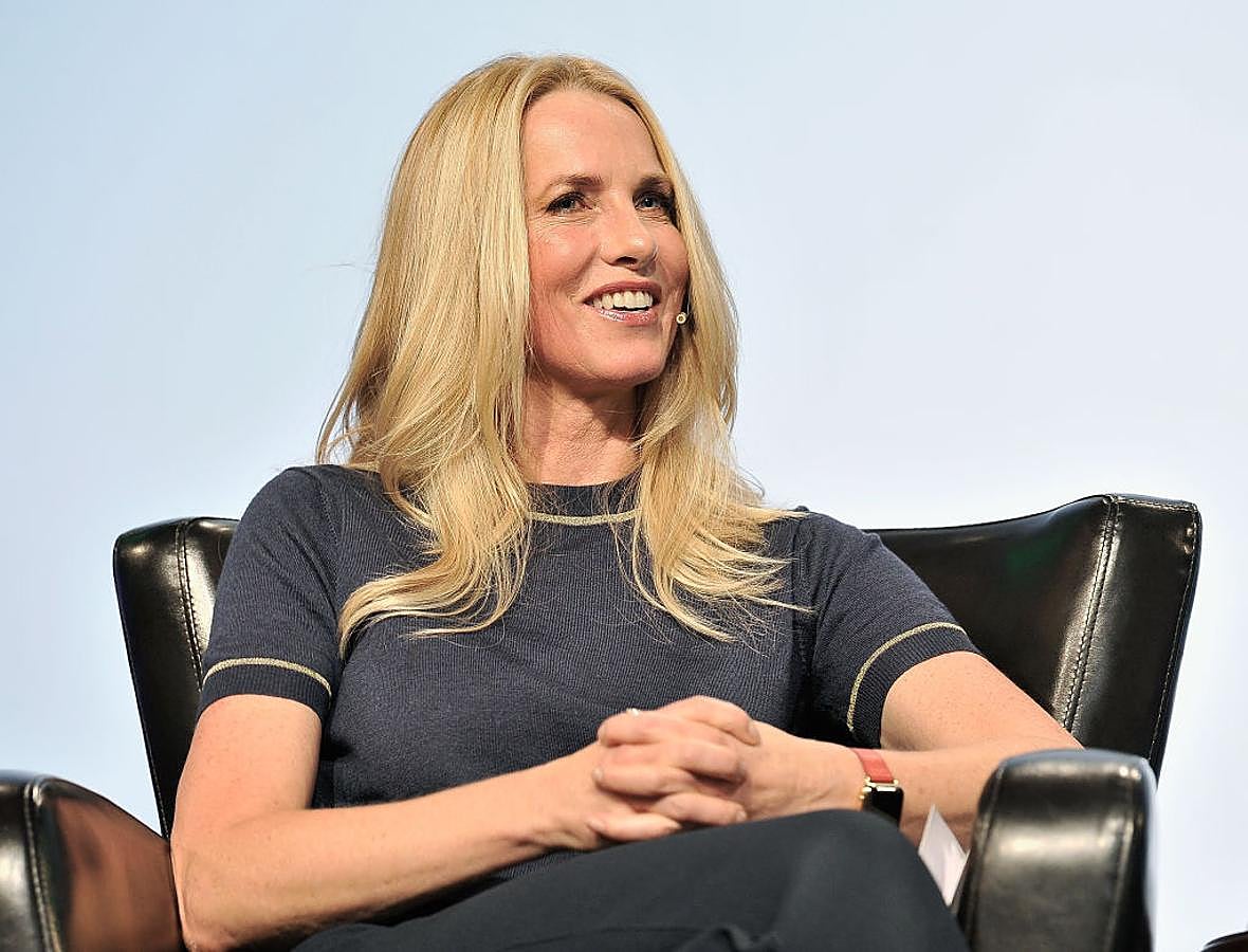 Laurene Powell Jobs es la empresaria fundadora de Emerson Collective. Centra sus acciones en apoyar la creación de políticas educativas, reforma migratoria y justicia social con el fin de ayudar a jóvenes que tienen dificultades para estudiar.